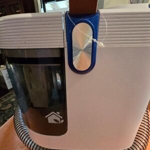 pet  portable carpet upholstery cleaner and 1 pet  hand held vacuum